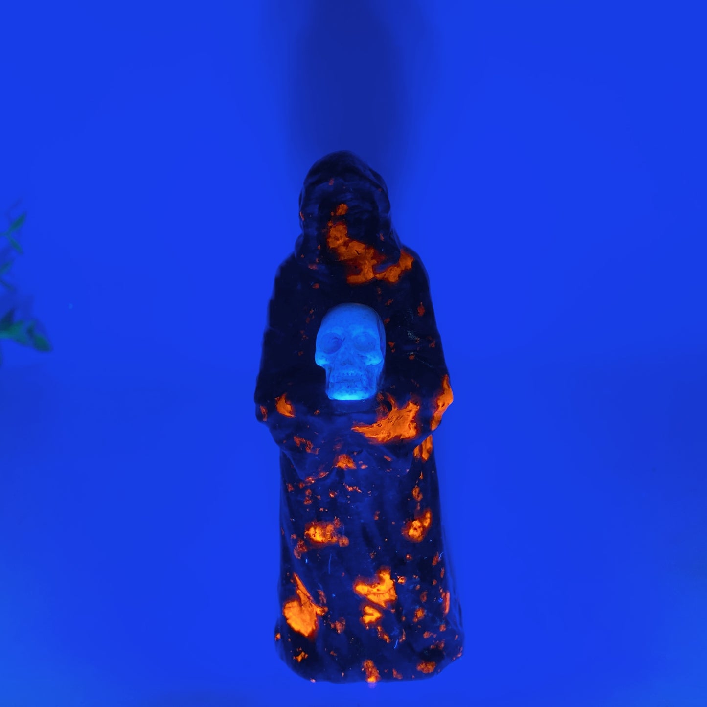 1.4" 3.6" Crystal No-Head Ghost Holding Skull Carving Crystal Healing Bulk Wholesale