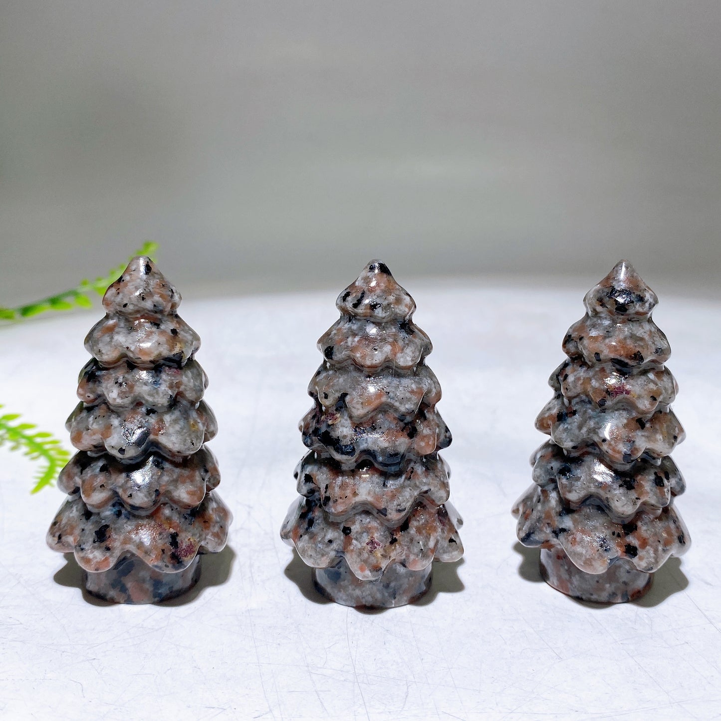 2.4" Natrtural UV Reactive Yooperlite Fir-tree Carving Wholesale