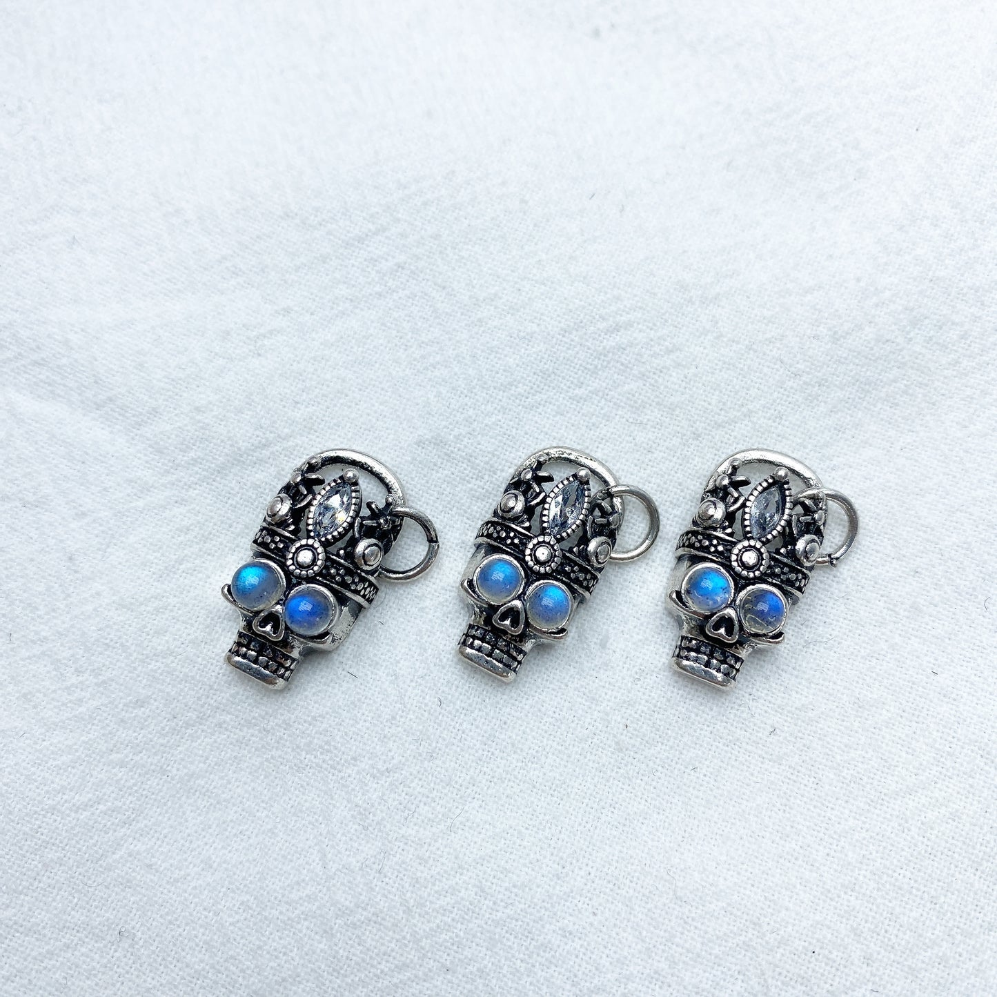 Grey Moon Stone Skull Pendant Crystal Healing Bulk Wholesale