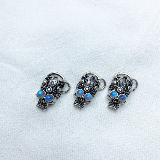 Grey Moon Stone Skull Pendant Crystal Healing Bulk Wholesale