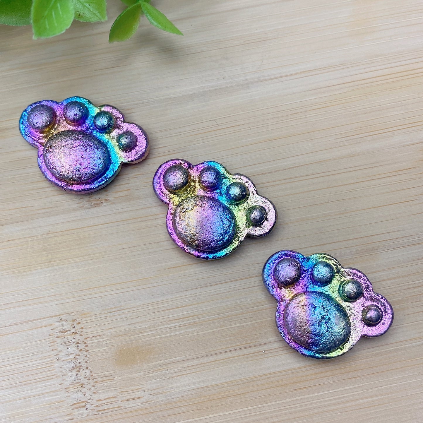 1.2" Aura Bismuth Cat Paw Carvings Crystal Healing Bulk Wholesale