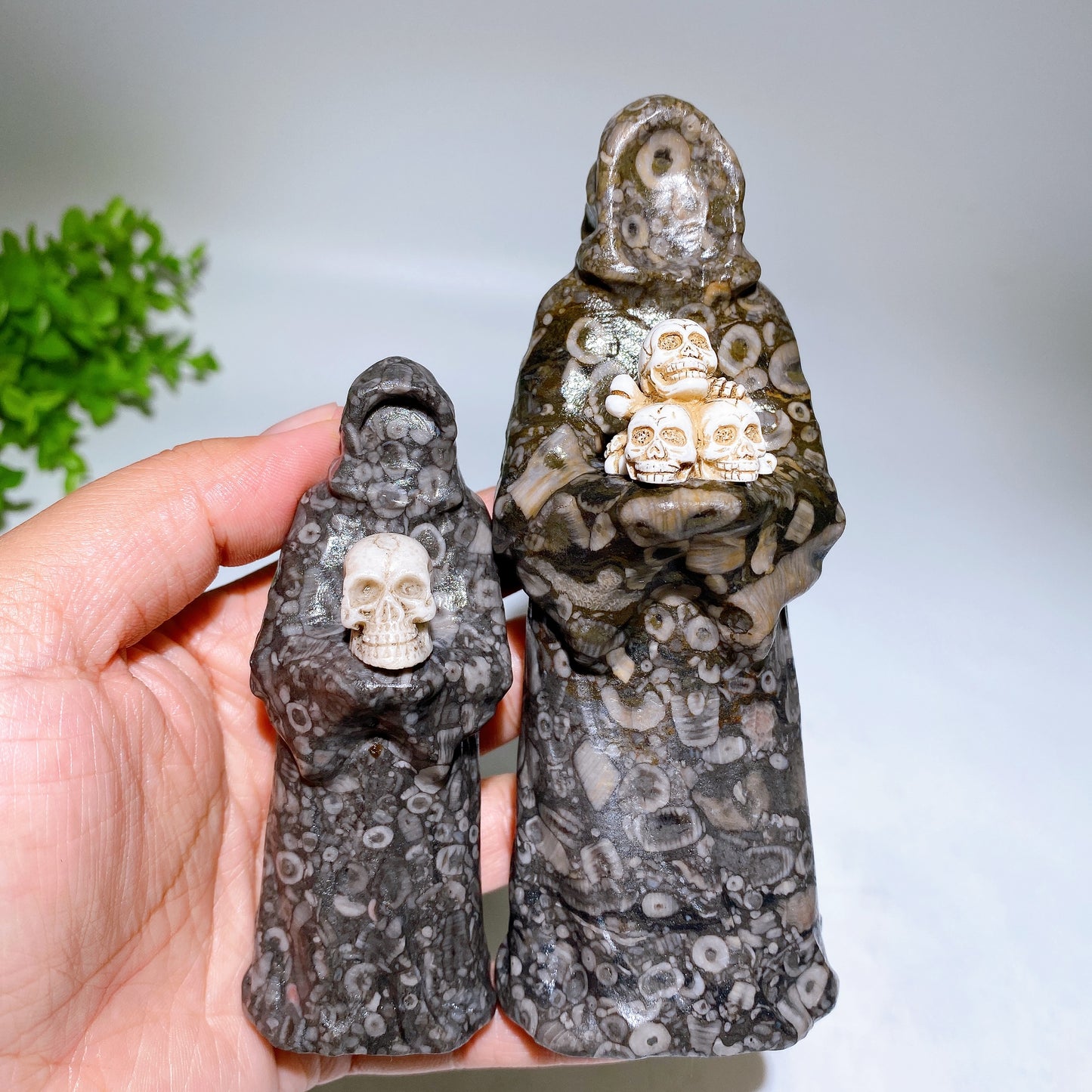 1.4" 3.6" Crystal No-Head Ghost Holding Skull Carving Crystal Healing Bulk Wholesale