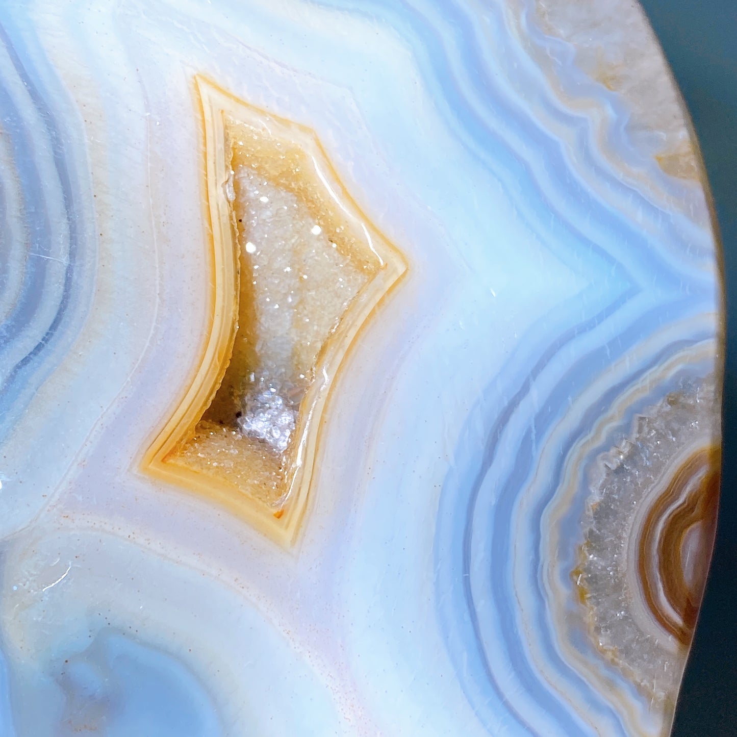 Natural Unique Druzy Banded Agate Heart Crystal Carving