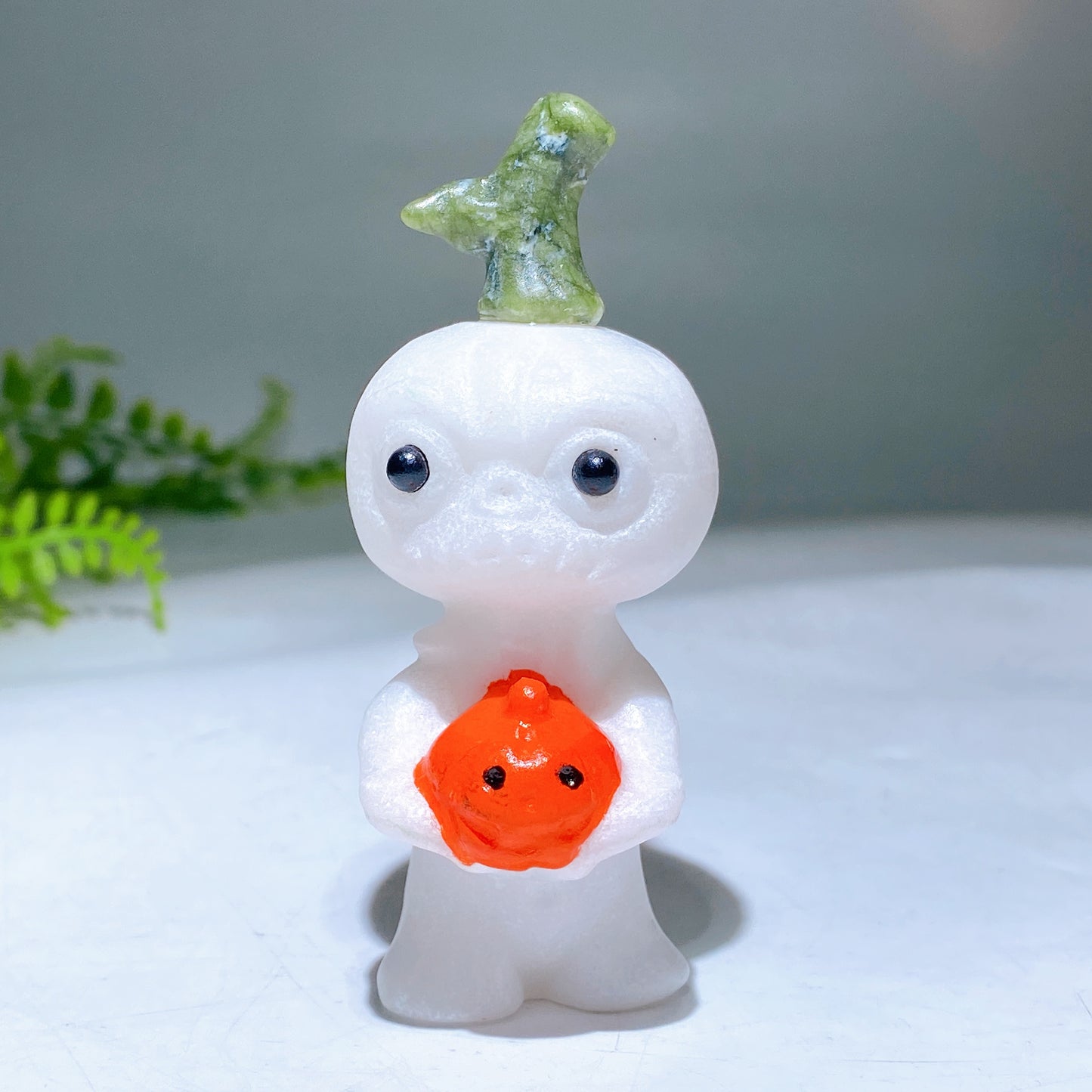 3.2" White Jade Pumpkin-man Holding UV Reactive Painting Pumpkin Carving for Hallloween Wholesale