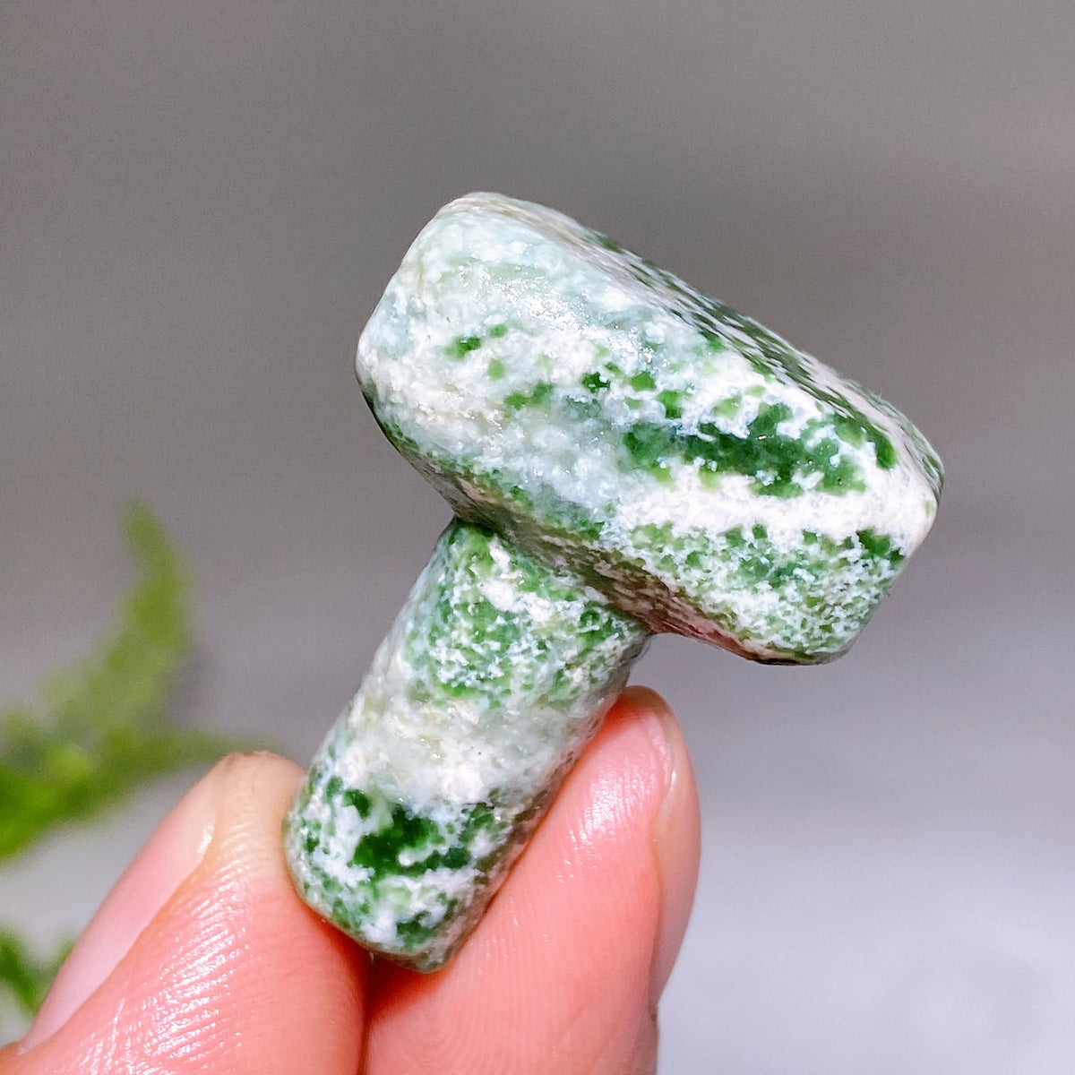 1.3" Natural Crystal Hammer Carving Wholesale