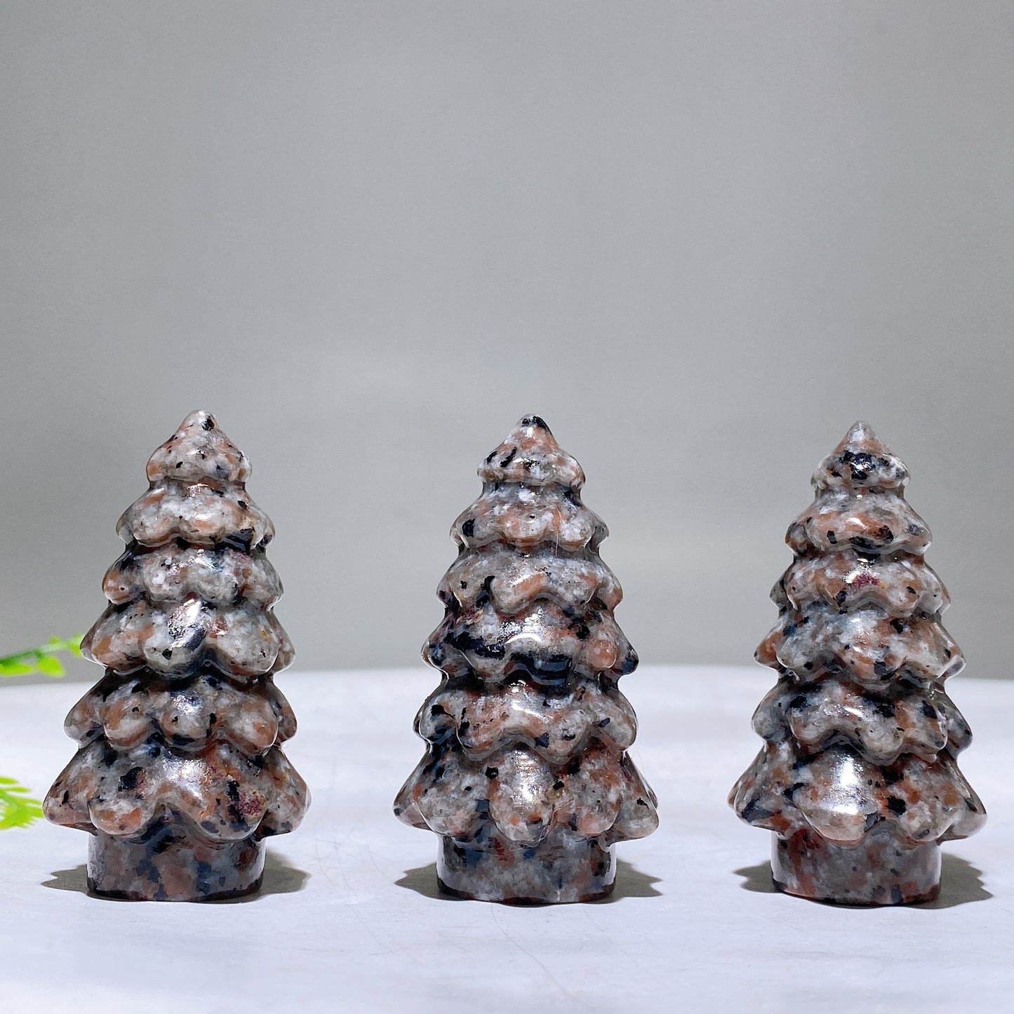 2.4" Natrtural UV Reactive Yooperlite Fir-tree Carving Wholesale
