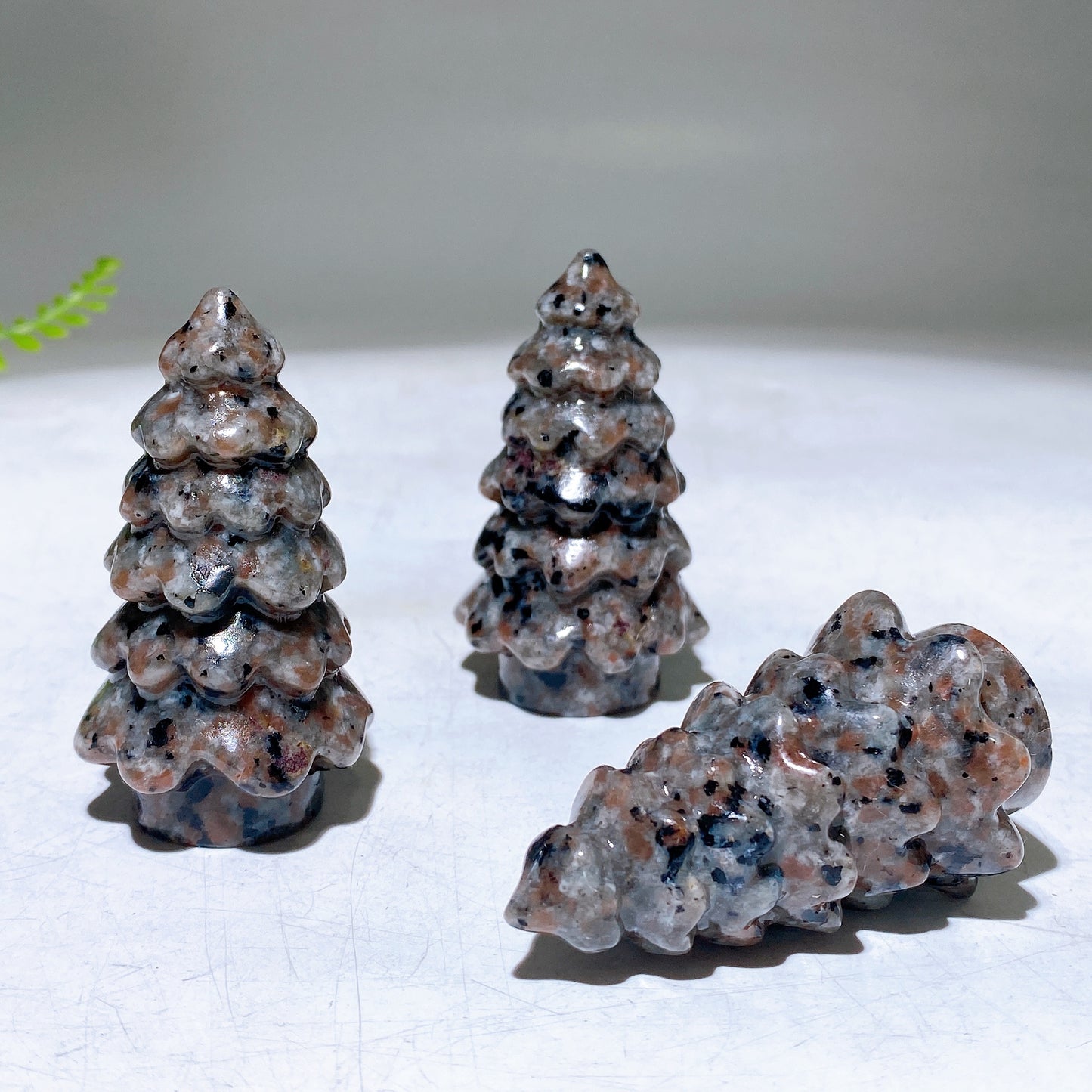 2.4" Natrtural UV Reactive Yooperlite Fir-tree Carving Wholesale