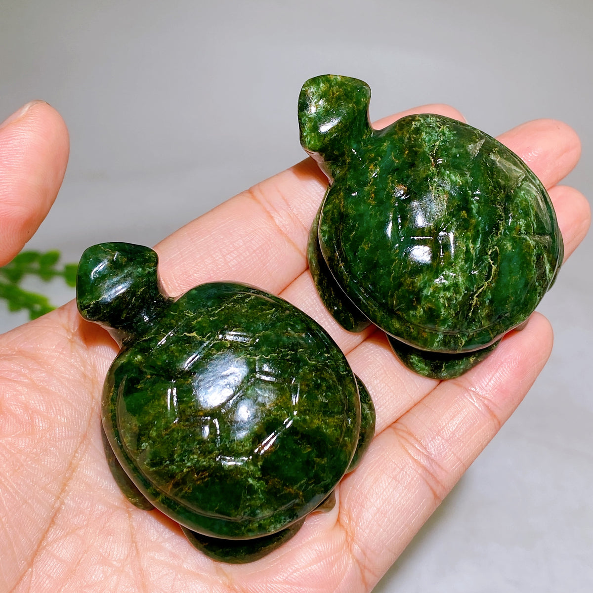 1.9" -2.2"Natural Emrald Turtle Carving Wholesale New