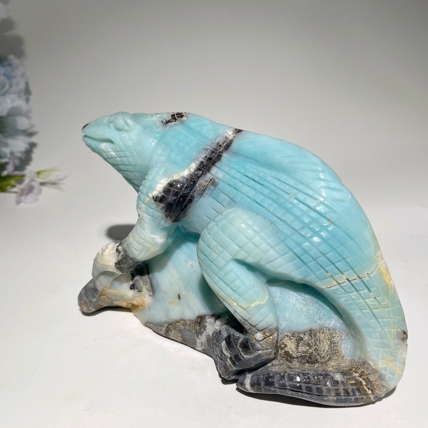 5.4" Unique Sky Blue Lizard Carving