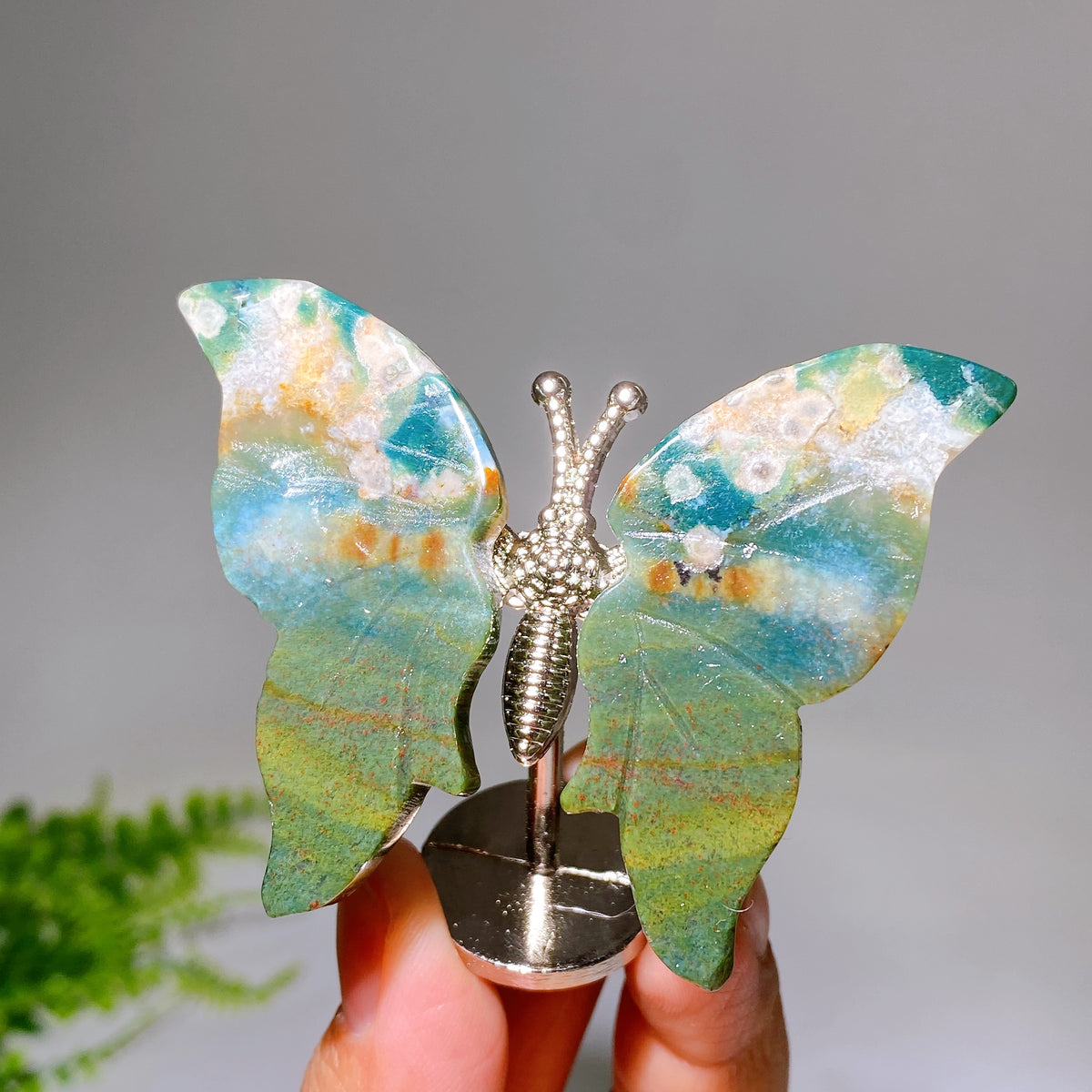 Natural Crystal Butterfly with Fixed Metal Stand Wholesale New Arrival