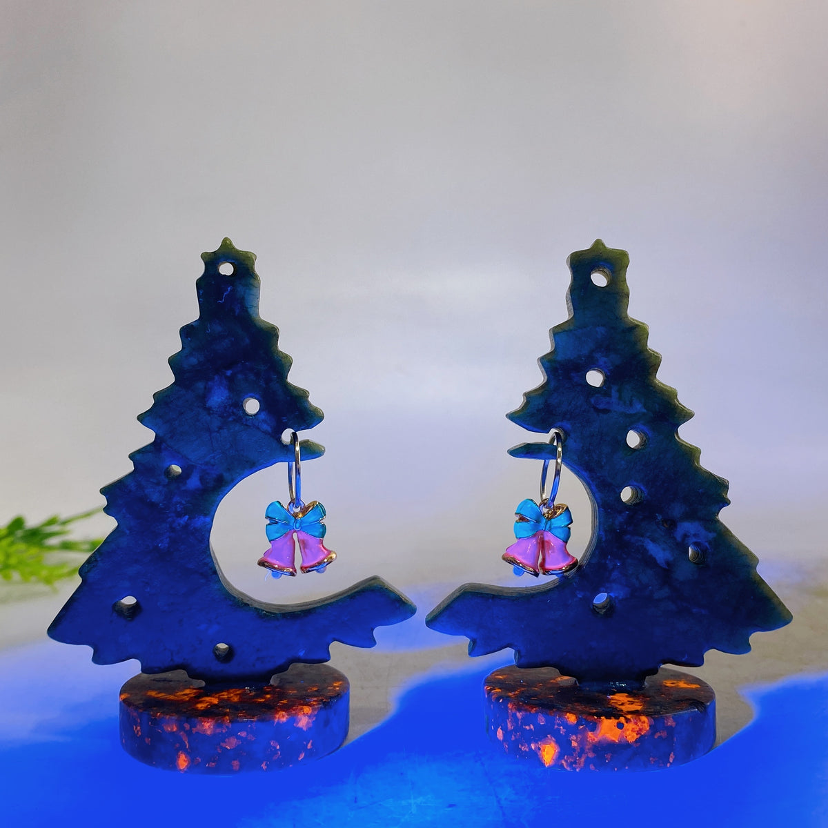 3.6" Serpentine Christmas Tree with Bell & Yooperlite Base Wholesale