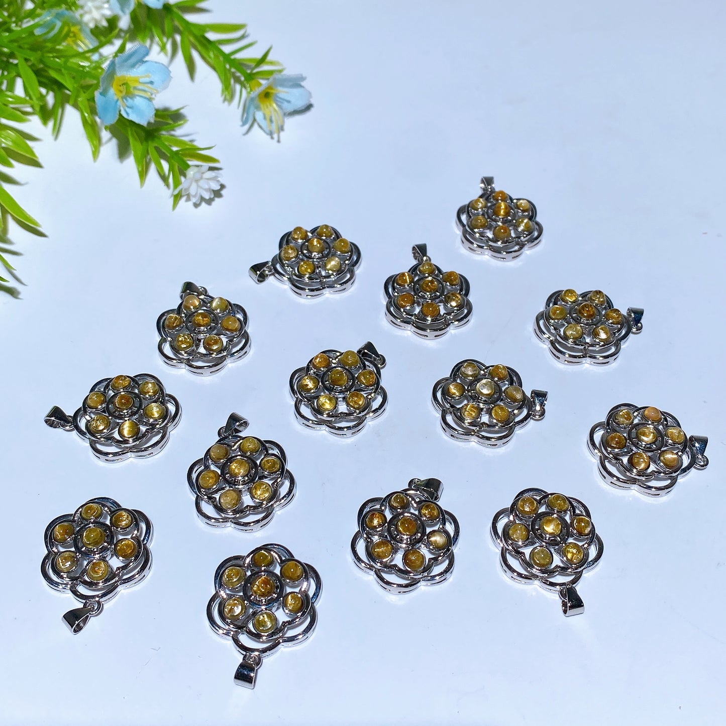 20mm Golden Rutialted Quartz Labradorite Amethyst Spin Flower Pendant Crystal healing Bulk Wholesale