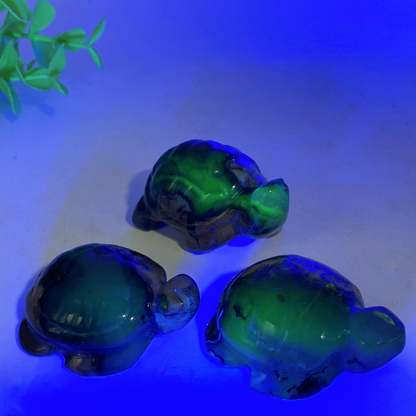 1.8"-2.1"  UV Reactive Volvanic Agate Turtle Elephant Cat Wolf Animal Carving Bulk Wholesale