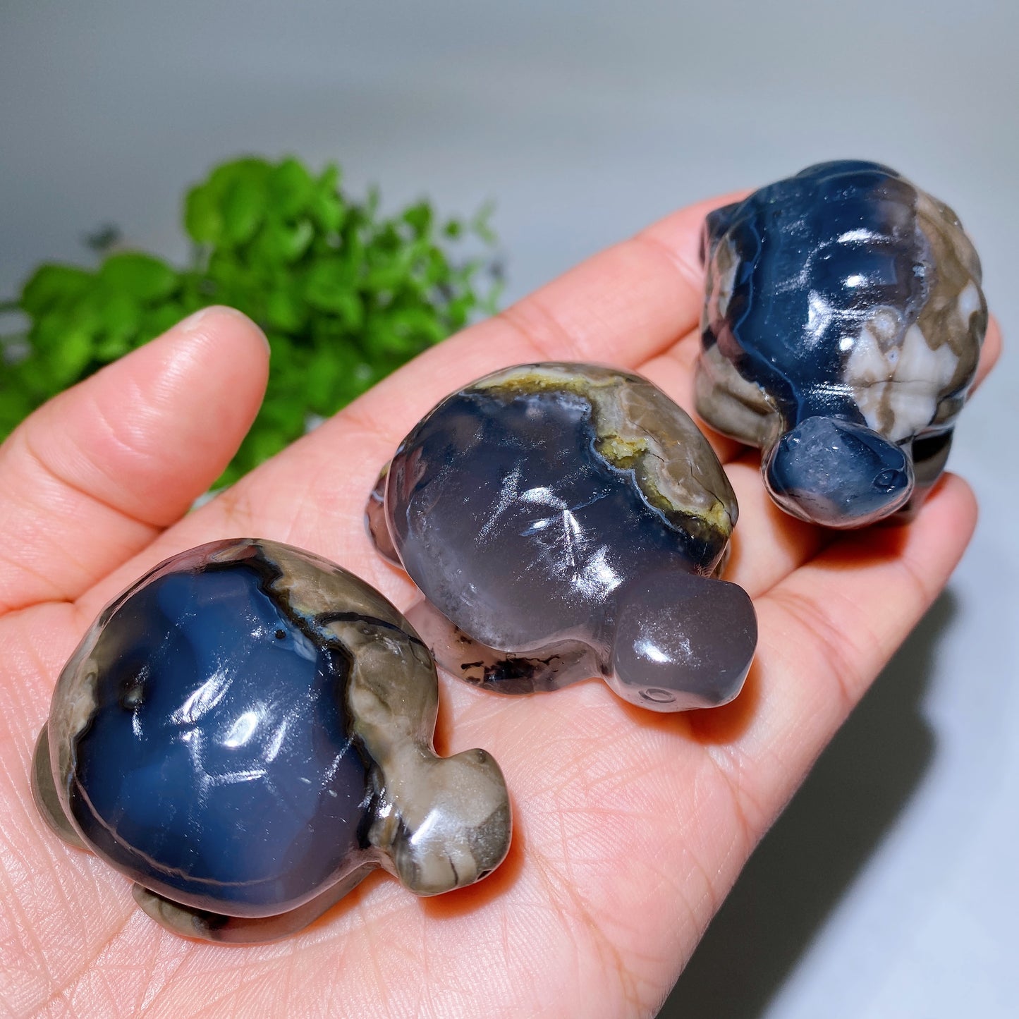 1.8"-2.1"  UV Reactive Volvanic Agate Turtle Elephant Cat Wolf Animal Carving Bulk Wholesale