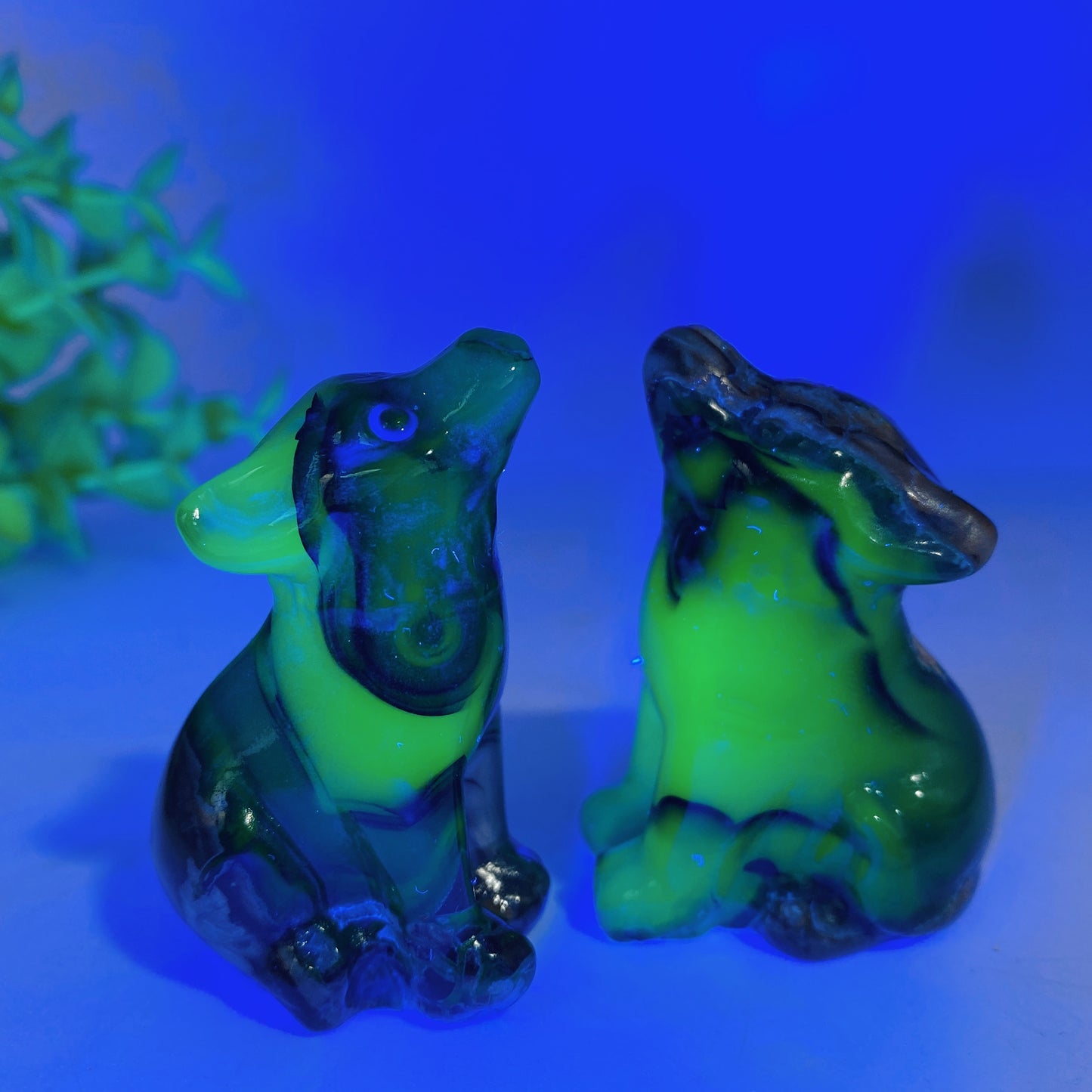 1.8"-2.1"  UV Reactive Volvanic Agate Turtle Elephant Cat Wolf Animal Carving Bulk Wholesale