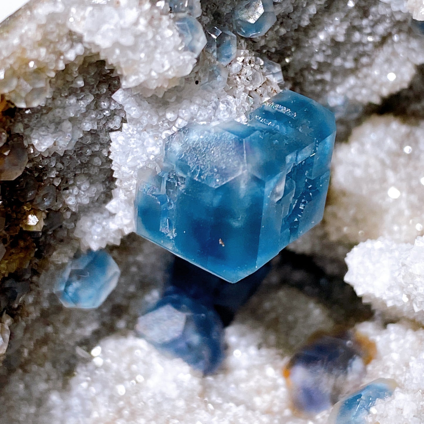 18cm Unique Sugar Blue Fluorite Ship Shape Specimen with Stand Crystal Healing Bulk Wholesale