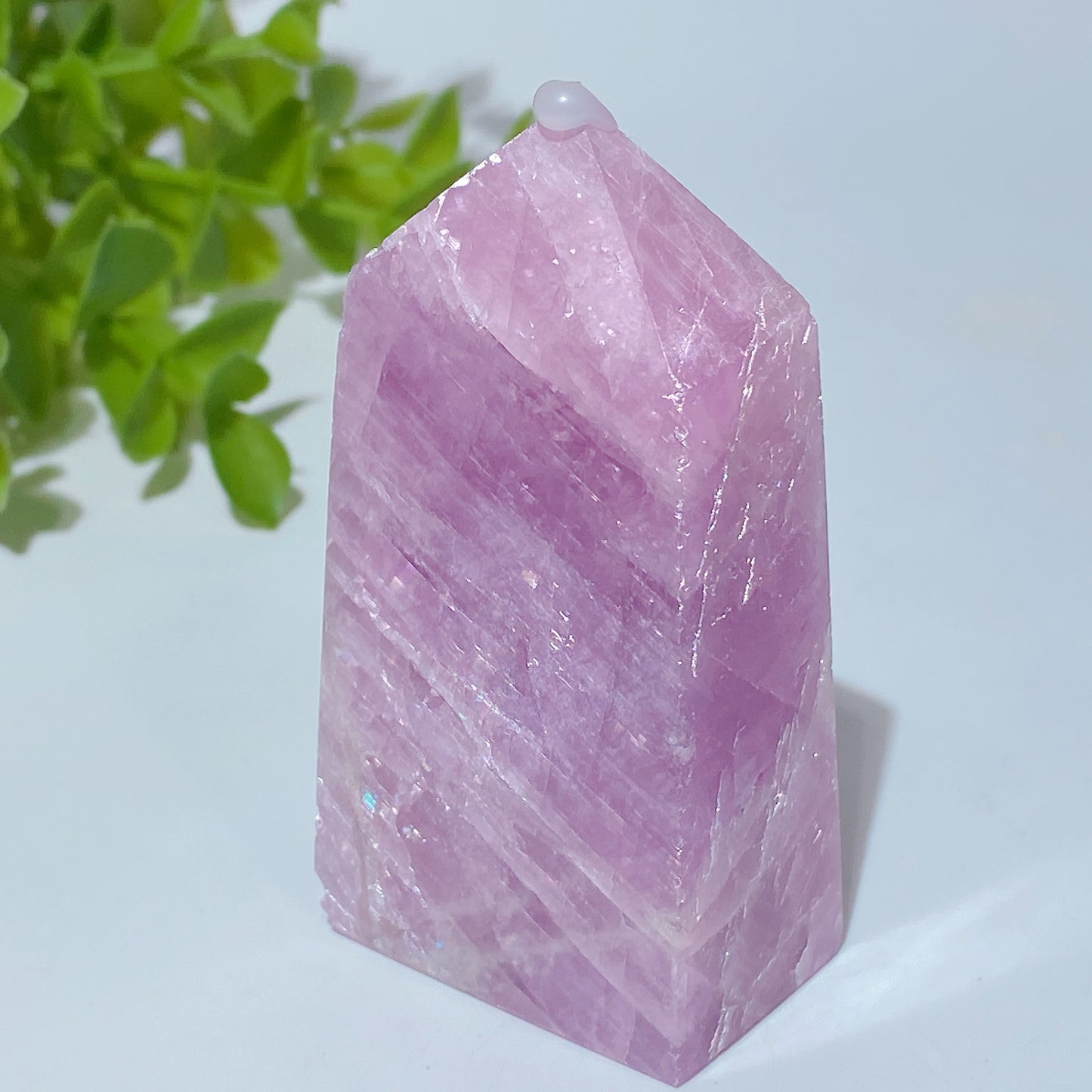 2.5"-5.5" UV Reavtive Kunzite Tower Bulk Wholesale