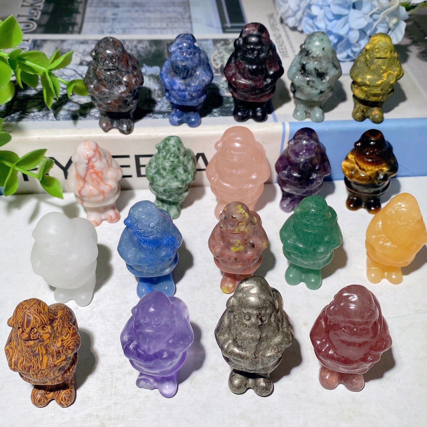 1.5" Mixed Crystal Mini Snata Claus Carvings for Christmas Crystal Healing Bulk Wholesale