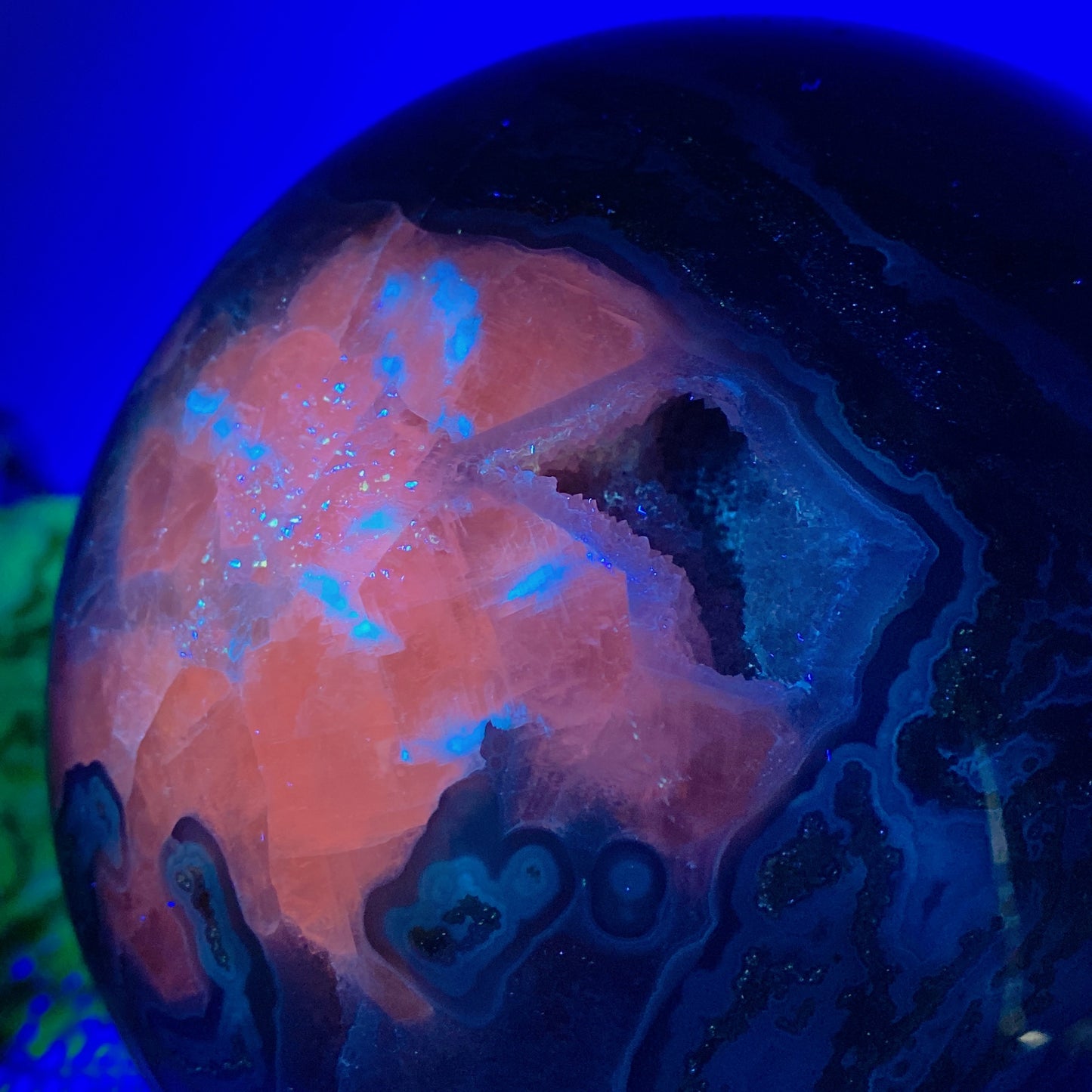 16.5cm Unique UV Reactive Druzy Moss Agate Grow with Calcite Sphere with Stand